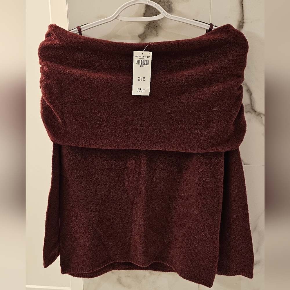 Abercrombie New With Tags off the shoulder sweater burgundy